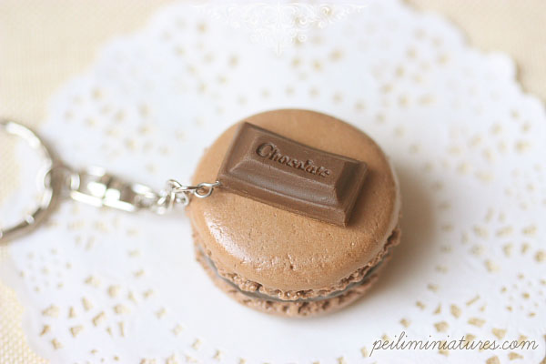 Food Jewelry - Chocolate Macaron Keychain