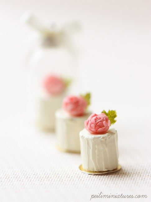 Dollhouse Miniature Food - Vanilla Rose Buttercream Mini Cakes