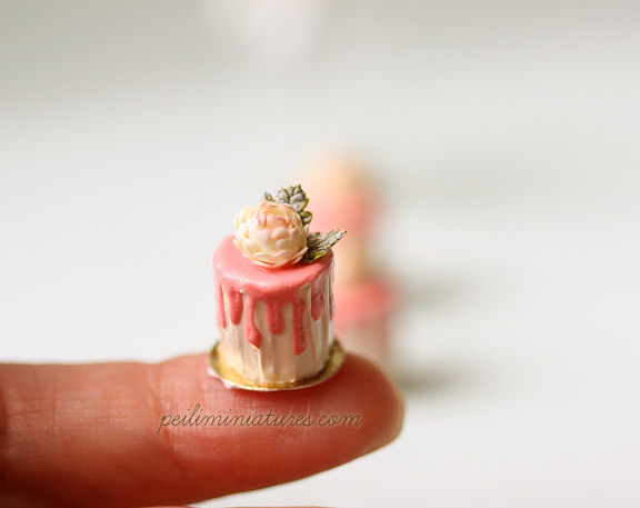 Dollhouse Miniature Food - Romantic Rose Buttercream Mini Cakes