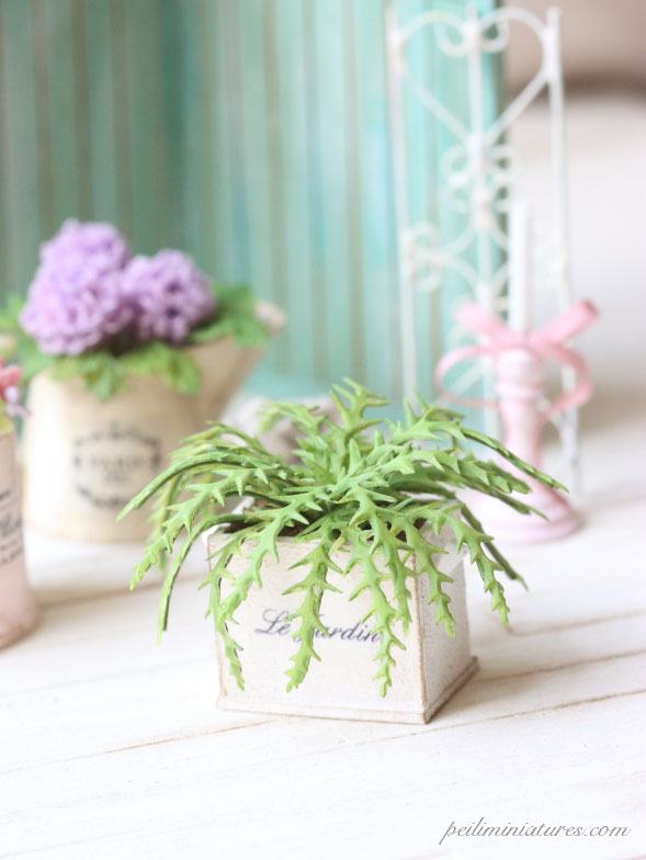 Dollhouse Miniature Flowers - Green Fern in Shabby Pot