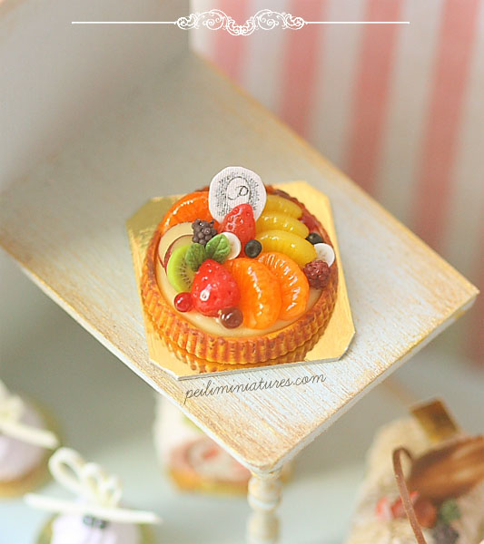 Dollhouse Miniature Food - Mixed Fruit Tart