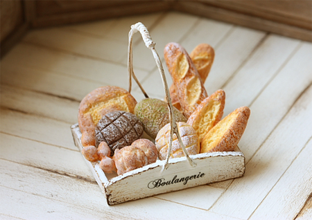 Dollhouse Miniature Food - Assorted Mixed Breads in Rustic Tray