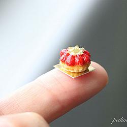 Dollhouse Miniature Food - Christmas Snowflake Strawberry Tarts