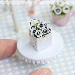 Dollhouse miniature white anemone flowers in 1/12 scale