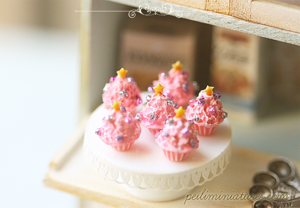 Dollhouse Miniature Food - Pink Christmas Cupcakes