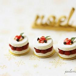 Dollshouse Christmas - Raspberry Macaron Patisserie